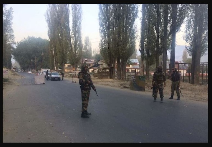 High alert on Jammu-Pathankot highway, search for armed robbers ਜੰਮੂ-ਪਠਾਨਕੋਟ ਹਾਈਵੇਅ 'ਤੇ ਹਾਈ ਅਲਰਟ, ਹਥਿਆਰਬੰਦ ਲੁਟੇਰਿਆਂ ਦੀ ਕੀਤੀ ਜਾ ਰਹੀ ਭਾਲ 