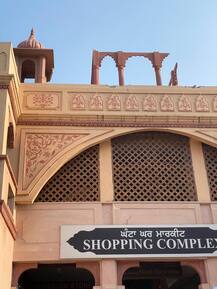 ਸ੍ਰੀ ਹਰਿਮੰਦਰ ਸਾਹਿਬ ਦੇ ਬਾਹਰ ਘੰਟਾ ਘਰ ਮਾਰਕੀਟ ਦੇ ਗੇਟ 'ਤੇ ਬਣਿਆ ਗੁੰਬਦ ਡਿੱਗੀਆ, ਵੇਖੋ ਤਸਵੀਰਾਂ