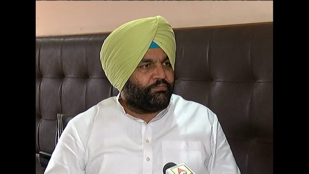 ਕਿਸਾਨਾਂ ਦੇ ਨਾਲ ਚੱਟਾਨ ਵਾਂਗ ਖੜ੍ਹੀ ਹੈ ਕਾਂਗਰਸ, ਸੰਸਦ 'ਚ ਨਹੀ ਪਾਸ ਹੋਣ ਦੇਵਾਂਗੇ ਖੇਤੀ ਆਰਡੀਨੈਂਸ-ਔਜਲਾ Farmers Protest in Punjab Gurjeet Aujla MP says will take up the issue in upcoming session ਕਿਸਾਨਾਂ ਦੇ ਨਾਲ ਚੱਟਾਨ ਵਾਂਗ ਖੜ੍ਹੀ ਹੈ ਕਾਂਗਰਸ, ਸੰਸਦ 'ਚ ਨਹੀ ਪਾਸ ਹੋਣ ਦੇਵਾਂਗੇ ਖੇਤੀ ਆਰਡੀਨੈਂਸ-ਔਜਲਾ