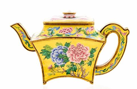 ਲੌਕਡਾਊਨ ਦੌਰਾਨ ਘਰ ਦੀ ਸਫਾਈ ਕਰਦਿਆਂ ਵਿਅਕਤੀ ਦੀ ਚਮਕੀ ਕਿਸਮਤ, ਹੱਥ ਲੱਗੀ 95 ਲੱਖ ਰੁਪਏ ਦੀ 'Teapot' ਲੌਕਡਾਊਨ ਦੌਰਾਨ ਘਰ ਦੀ ਸਫਾਈ ਕਰਦਿਆਂ ਵਿਅਕਤੀ ਦੀ ਚਮਕੀ ਕਿਸਮਤ, ਹੱਥ ਲੱਗੀ 95 ਲੱਖ ਰੁਪਏ ਦੀ 'Teapot'