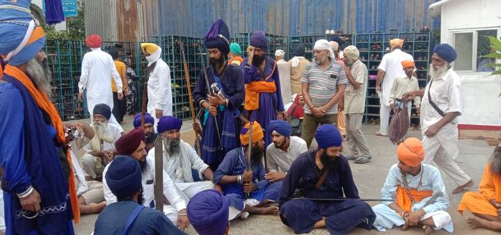 ਸ਼੍ਰੋਮਣੀ ਕਮੇਟੀ ਵੱਲੋਂ ਉਨ੍ਹਾਂ ਦੀਆਂ ਮੰਗਾਂ ਲਗਭਗ ਮੰਨ ਲਈਆਂ ਗਈਆਂ ਸਨ, ਪਰ ਉਹ ਜਾਣਬੁਝ ਕੇ ਧਰਨਾ ਲਗਾਉਣ ਲਈ ਬੇਜਿੱਦ ਰਹੇ। ਉਨ੍ਹਾਂ ਕਿਹਾ ਕਿ ਧਰਨਾ ਲਗਾਉਣ ਆਏ ਲੋਕਾਂ ਨੇ ਸ਼੍ਰੋਮਣੀ ਕਮੇਟੀ ਦੀ ਬੇਨਤੀ ਨੂੰ ਆਪਣੇ ਨਿੱਜੀ ਹਿੱਤਾਂ ਲਈ ਨਕਾਰ ਕੇ ਚੰਗਾ ਨਹੀਂ ਕੀਤਾ। 