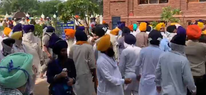 ਇਸ ਦੌਰਾਨ ਅੰਮ੍ਰਿਤਸਰ ਵਿੱਚ ਸ਼੍ਰੋਮਣੀ ਕਮੇਟੀ ਦੀ ਟਾਸਕ ਫੋਰਸ ਤੇ ਪ੍ਰਦਰਸ਼ਨ ਕਰ ਰਹੇ ਸਿੱਖ ਜਥੇਬੰਦੀਆਂ ਵਿਚਾਲੇ ਹਿੰਸਕ ਝੜਪ ਹੋਈ। ਵੇਖੋ ਤਸਵੀਰਾਂ
