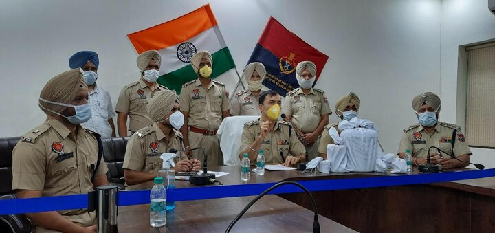 Batala police arrested three people with 6 kg heroin ਬਟਾਲਾ ਪੁਲਿਸ ਨੂੰ ਮਿਲੀ ਕਾਮਯਾਬੀ, ਛੇ ਕਿਲੋ ਹੈਰੋਇਨ ਨਾਲ ਤਿੰਨ ਕਾਬੂ