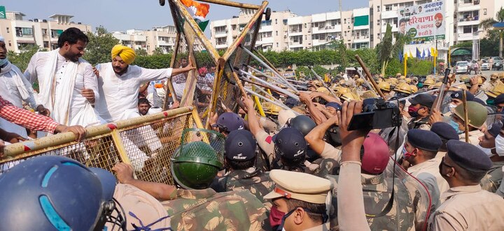 ਪੁਲਿਸ ਨੇ ਪਾਣੀ ਦੀਆਂ ਬੁਛਾੜਾਂ ਕਰਕੇ ਭੀੜ ਨੂੰ ਰੋਕਣ ਦੀ ਕੋਸ਼ਿਸ਼ ਕੀਤੀ।