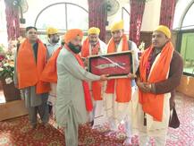 ਇੱਕ ਵਾਰ ਫੇਰ ਮੁਸਲਿਮ ਪਰਿਵਾਰ ਨੇ ਪੇਸ਼ ਕੀਤੀ ਦੋਸਤੀ ਦੀ ਮਿਸਾਲ, ਗੁਰੂ ਗ੍ਰੰਥ ਸਾਹਿਬ ਦੇ 110 ਸਾਲ ਪੁਰਾਣੇ ਸਰੂਪ ਗੁਰਦੁਆਰੇ ਨੂੰ ਸੌਂਪੇ, ਵੇਖੋ ਖਾਸ ਤਸਵੀਰਾਂ