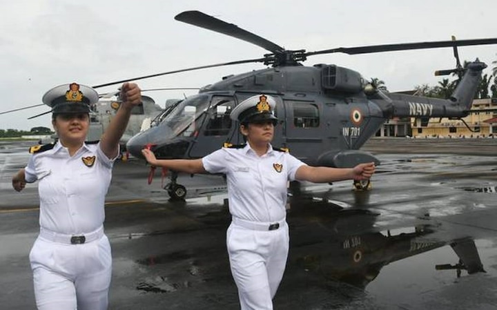 In Historic First, 2 Women Officers To Be Posted On Indian Navy Warship ਇਤਿਹਾਸਕ ਦਿਨ: ਪਹਿਲੀ ਵਾਰੀ ਨੇਵੀ ਹੈਲੀਕਾਪਟਰ ਸਟ੍ਰੀਮ 'ਚ ਸ਼ਾਮਲ ਹੋਈਆਂ ਇਹ ਦੋ ਮਹਿਲਾ ਅਧਿਕਾਰੀ