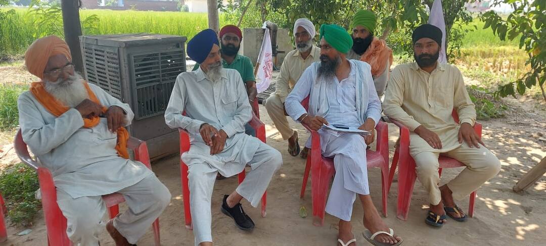 ਰੇਲ ਰੋਕੋ ਅੰਦੋਲਨ ਤੋਂ ਪਹਿਲਾਂ ਕਿਸਾਨ ਜਥੇਬੰਦੀਆਂ ਦਾ ਵੱਡਾ ਫੈਸਲਾ, ਸਿਆਸੀ ਆਗੂਆਂ ਨੂੰ ਕਹੀ ਵੱਡੀ ਗੱਲ A big decision of the farmers' organizations before the stop the train movement, a big thing told to the political leaders ਰੇਲ ਰੋਕੋ ਅੰਦੋਲਨ ਤੋਂ ਪਹਿਲਾਂ ਕਿਸਾਨ ਜਥੇਬੰਦੀਆਂ ਦਾ ਵੱਡਾ ਫੈਸਲਾ, ਸਿਆਸੀ ਆਗੂਆਂ ਨੂੰ ਕਹੀ ਵੱਡੀ ਗੱਲ