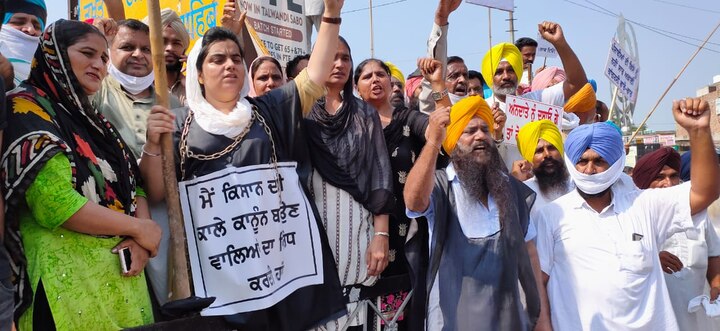 ਵਿਧਾਇਕ ਬਲਜਿੰਦਰ ਕੌਰ ਤੇ ਰੁਪਿੰਦਰ ਰੂਬੀ ਦੀ ਅਗਵਾਈ ਵਿੱਚ ਆਮ ਆਦਮੀ ਪਾਰਟੀ ਅਕਾਲੀ ਦਲ ਦਾ ਵਿਰੋਧ ਕਰ ਰਹੀ ਹੈ। 