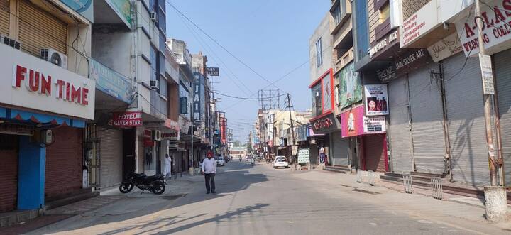  ਜ਼ਰੂਰੀ ਵਸਤਾਂ ਖਰੀਦਣ ਲਈ ਹੀ ਸਿਰਫ ਸਵੇਰ ਦੇ ਸਮੇਂ ਲੋਕ ਘਰੋਂ ਬਾਹਰ ਨਿਕਲ ਰਹੇ ਹਨ