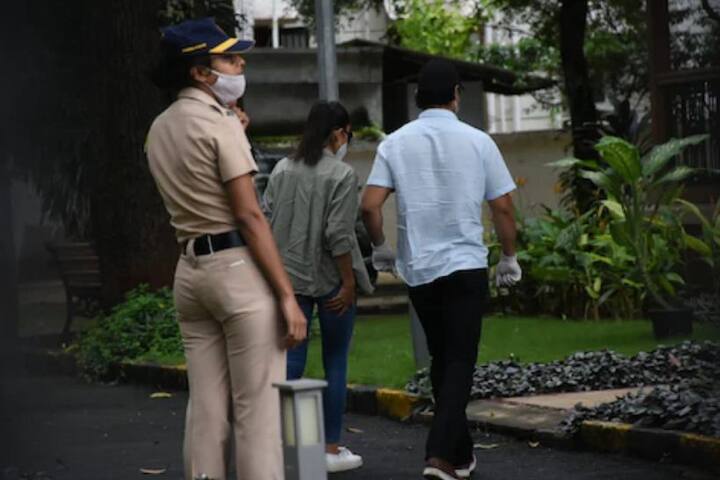 ਇਸ ਦੇ ਨਾਲ ਹੀ ਮਿਲੀ ਜਾਣਕਾਰੀ ਮੁਤਾਬਕ ਰਕੂਲ ਪ੍ਰੀਤ ਸਿੰਘ ਦਾ ਨਾਂ ਐਨਸੀਬੀ ਨੂੰ ਰੀਆ ਨੇ ਹੀ ਦੱਸਿਆ ਹੈ। (ਫੋਟੋ ਕ੍ਰੈਡਿਟ: ਮਾਨਵ ਮੰਗਲਾਨੀ)