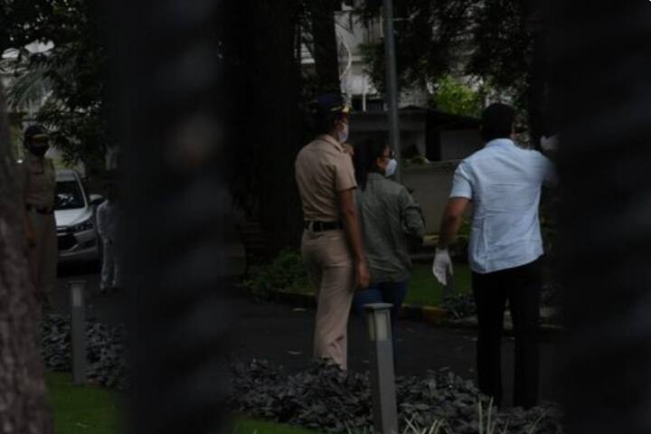 ਦੱਸ ਦਈਏ ਕਿ ਇਸ ਮਾਮਲੇ ‘ਚ ਦੀਪਿਕਾ ਪਾਦੁਕੋਣ, ਸ਼ਰਧਾ ਕਪੂਰ ਤੇ ਸਾਰਾ ਅਲੀ ਖ਼ਾਨ ਨੂੰ ਵੀ ਪੁੱਛਗਿੱਛ ਲਈ ਬੁਲਾਇਆ ਗਿਆ ਹੈ। (ਫੋਟੋ ਕ੍ਰੈਡਿਟ: ਮਾਨਵ ਮੰਗਲਾਨੀ)