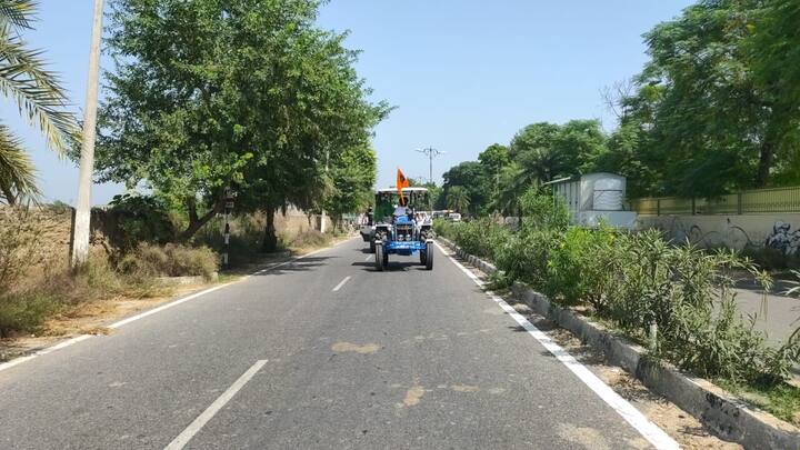 ਹਰਸਿਮਰਤ ਬਾਦਲ ਤੇ ਸੁਖਬੀਰ ਦੇ ਨਾਲ ਟ੍ਰੈਕਟਰਾਂ ਦਾ ਕਾਫਲਾ ਚੱਲਿਆ।