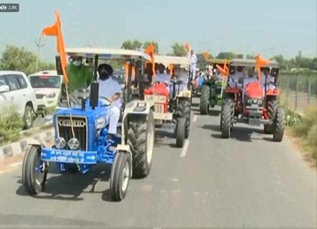 ਮਲੋਟ ਡੱਬਵਾਲੀ ਰੋਡ 'ਤੇ ਲੰਬੀ ਵਿੱਚ ਸ਼੍ਰੋਮਣੀ ਅਕਾਲੀ ਦਲ ਵੱਲੋਂ ਚੱਕਾ ਜਾਮ ਕੀਤਾ ਜਾ ਰਿਹਾ ਹੈ।