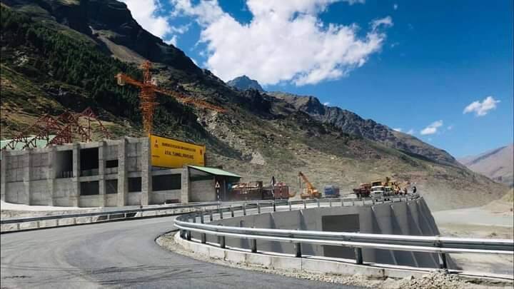 Atal Tunnel at Manali- Rohtang Pass will help Army to bring infantry combat vehicles closer to LAC ਰੋਹਤਾਂਗ ਟਨਲ ਫੌਜ ਦੇ ਟੀ-90 ਟੈਂਕ ਤੇ ਹੋਰ ਸਮਗਰੀ ਨੂੰ LAC ਤੱਕ ਪਹੁੰਚਾਉਣ 'ਚ ਕਰੇਗਾ ਵੱਡੀ ਮਦਦ