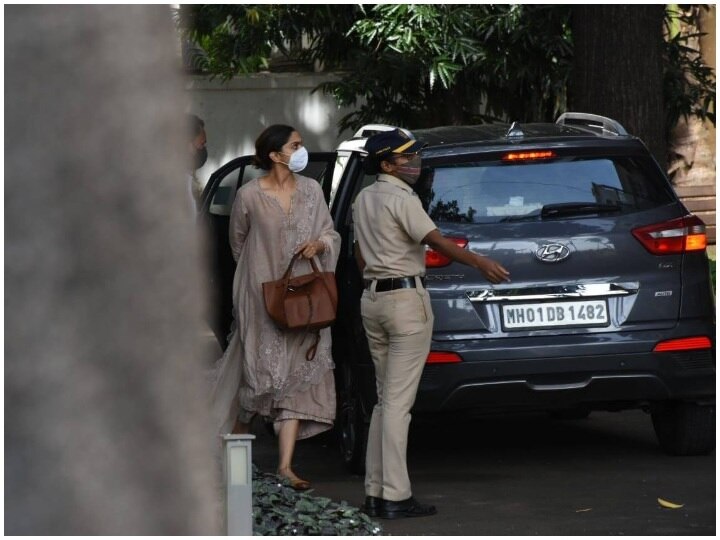 Deepika Padukone reached to NCB investigation start ਡਰੱਗਜ਼ ਕੇਸ 'ਚ ਦੀਪਿਕਾ ਪਾਦੁਕੋਨ ਪਹੁੰਚੀ NCB ਗੈਸਟ ਹਾਊਸ, ਪੁੱਛਗਿਛ ਸ਼ੁਰੂ