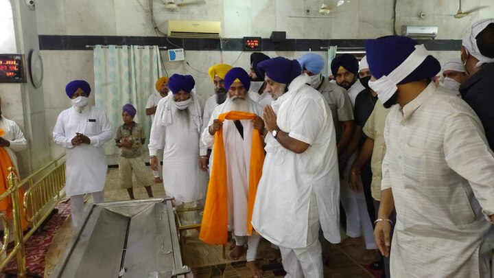 ਸੁਖਬੀਰ ਬਾਦਲ ਇੱਥੇ ਇਕ ਮੀਟਿੰਗ ਦੀ ਅਗਵਾਈ ਕਰਨਗੇ ਜਿਸ 'ਚ ਅਕਾਲੀ ਦਲ ਵਲੋਂ 1 ਅਕਤੂਬਰ ਨੂੰ ਤਿੰਨ ਤਖਤਾਂ ਤੋਂ ਕੀਤੀ ਜਾਣ ਵਾਲੀ ਯਾਤਰਾ ਸਬੰਧੀ ਵਰਕਰਾਂ ਨਾਲ ਗੱਲਬਾਤ ਕਰਨਗੇ।