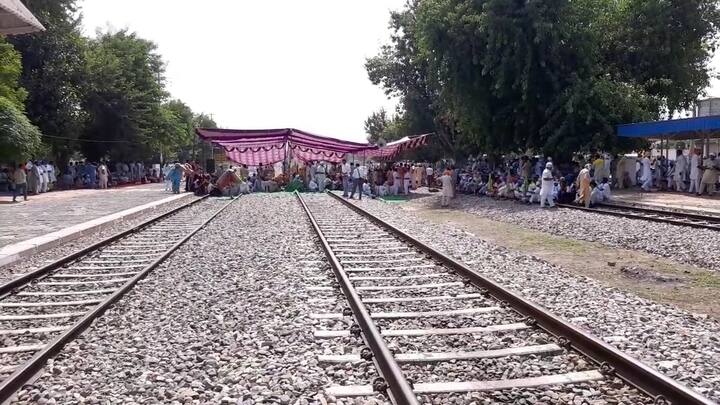 ਇਸ ਦੌਰਾਨ ਕਿਸਾਨਾਂ ਨੇ ਕਿਹਾ ਕਿ ਕੇਂਦਰ ਸਰਕਾਰ ਜੋ ਬਿੱਲ ਲੈ ਕੇ ਆਈ ਹੈ ਕਿਸਾਨ ਦੇ ਮੌਤ ਦੇ ਵਾਰੰਟ ਹਨ। ਜਿਸ ਨੂੰ ਅਸੀਂ ਕਦੇ ਵੀ ਬਰਦਾਸ਼ਤ ਨਹੀਂ ਕਰਾਂਗੇ।