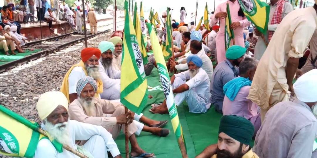 ਅਡਾਨੀ-ਅੰਬਾਨੀ ਵਰਗੇ ਵੱਡੇ ਘਰਾਣਿਆਂ ਨੂੰ ਲੱਗਿਆ ਖੇਤੀ ਕਾਨੂੰਨਾਂ ਖਿਲਾਫ ਸੰਘਰਸ਼ ਦਾ ਸੇਕ agriculture ordinance, protest against adani and ambani ਅਡਾਨੀ-ਅੰਬਾਨੀ ਵਰਗੇ ਵੱਡੇ ਘਰਾਣਿਆਂ ਨੂੰ ਲੱਗਿਆ ਖੇਤੀ ਕਾਨੂੰਨਾਂ ਖਿਲਾਫ ਸੰਘਰਸ਼ ਦਾ ਸੇਕ