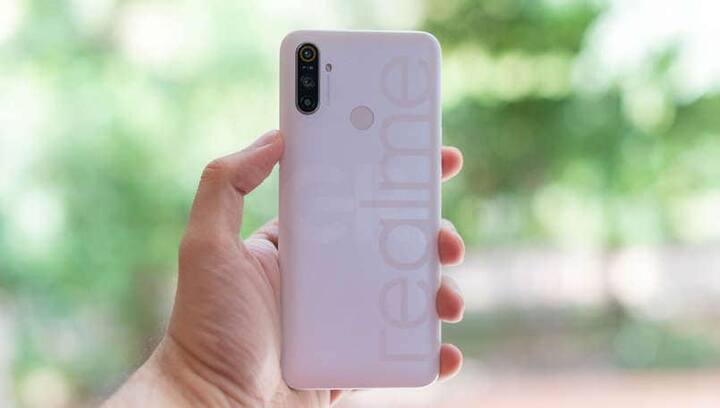 Realme Narzo 10A: ਰੀਅਲ ਮੀ ਦੇ ਇਸ ਫੋਨ ਦੀ ਕੀਮਤ 8,999 ਰੁਪਏ ਹੈ। 6.50 ਇੰਚ ਡਿਸਪਲੇਅ ਵਾਲੇ ਇਸ ਸਮਾਰਟਫੋਨ ਦਾ ਪ੍ਰੋਸੈਸਰ MediaTek Helio G70 ਹੈ। ਇਸ ਦੀ ਸਟੋਰੇਜ ਦੀ ਗੱਲ ਕਰੀਏ ਤਾਂ 3 ਜੀਬੀ ਰੈਮ ਤੇ 32 ਜੀਬੀ ਇੰਟਰਨਲ ਸਟੋਰੇਜ ਹੈ। ਫੋਨ ਦੀ 5000mAh ਦੀ ਬੈਟਰੀ ਹੈ। ਕੈਮਰੇ ਦੀ ਗੱਲ ਕਰੀਏ ਤਾਂ 12 ਮੈਗਾਪਿਕਸਲ ਦੇ ਨਾਲ ਪੰਜ ਮੈਗਾਪਿਕਸਲ ਫਰੰਟ ਕੈਮਰਾ ਹੈ।