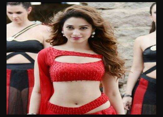 ਬਾਹੂਬਲੀ ਫੇਮ ਤਮੰਨਾ ਭਾਟੀਆ ਨੇ ਅਜੇ ਦੇਵਗਨ ਦੀ ਫਿਲਮ ਹਿੰਮਤਵਾਲਾ ਨਾਲ ਹਿੰਦੀ ਫਿਲਮ ਇੰਡਸਟਰੀ ਵਿੱਚ ਡੈਬਿਊ ਕੀਤਾ ਸੀ। ਜਿਸ ਤੋਂ ਬਾਅਦ ਉਸ ਨੇ ਕਈ ਬਾਲੀਵੁੱਡ ਫਿਲਮਾਂ ਵਿੱਚ ਕੰਮ ਕੀਤਾ ਅਤੇ ਦਰਸ਼ਕਾਂ ਦੁਆਰਾ ਉਸ ਨੂੰ ਪਸੰਦ ਕੀਤਾ ਗਿਆ।