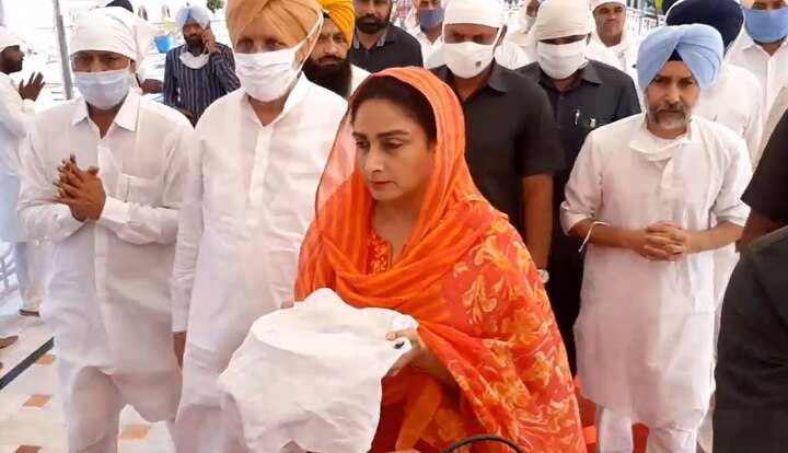 ਉਧਰ ਸਾਬਕਾ ਕੇਂਦਰੀ ਮੰਤਰੀ ਹਰਸਿਮਰਤ ਕੌਰ ਬਾਦਲ ਸ੍ਰੀ ਦਮਦਮਾ ਸਾਹਿਬ ਤੋਂ ਤਲਵੰਡੀ ਸਾਬੋ ਵਿਖੇ ਰੈਲੀ ਦੀ ਅਗਵਾਈ ਕਰਨਗੇ ਅਤੇ ਸ੍ਰੀ ਕੇਸ਼ਗੜ੍ਹ ਸਾਹਿਬ ਤੋਂ ਸ੍ਰੀ ਅਨੰਦਪੁਰ ਸਾਹਿਬ ਤੋਂ ਪ੍ਰੇਮ ਸਿੰਘ ਚੰਦੂਮਾਜਰਾ ਪ੍ਰਦਰਸ਼ਨ ਦੀ ਅਗਵਾਈ ਕਰਨਗੇ।