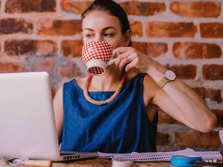 drinks other than coffee to stay awake ਕੌਫੀ ਤੋਂ ਬਿਨਾਂ ਸੁਸਤੀ ਤਿਆਗਣ ਲਈ ਲੈ ਸਕਦੇ ਹੋ ਇਹ ਤਰਲ ਪਦਾਰਥ