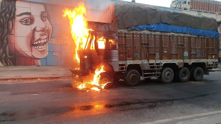 ਹਾਦਸੇ 'ਚ ਜ਼ਖ਼ਮੀ ਬਾਈਕ ਸਵਾਰ ਕਰਨਾਲ ਦੇ ਅਰਜਨ ਗੇਟ ਦੇ ਦੱਸੇ ਜਾ ਰਹੇ ਹਨ।