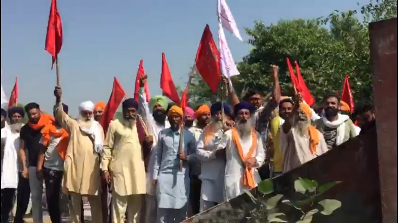 Farmer Protest: ਪੰਜਾਬ 'ਚ ਬੀਜੇਪੀ ਲੀਡਰਾਂ ਦਾ ਘਰੋਂ ਨਿਕਲਣਾ ਔਖਾ, ਤਰੁਣ ਚੁੱਘ ਨੂੰ ਰਾਹ 'ਚ ਘੇਰਿਆ