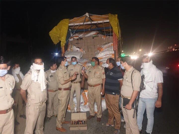 Greater Noida police seized 1200 box illegal English liquor  63 ਲੱਖ ਦੀ 1200 ਪੇਟੀਆਂ ਅੰਗ੍ਰੇਜ਼ੀ ਸ਼ਰਾਬ ਬਰਾਮਦ, ਟਰੱਕ ਡਰਾਇਵਰ ਫਰਾਰ