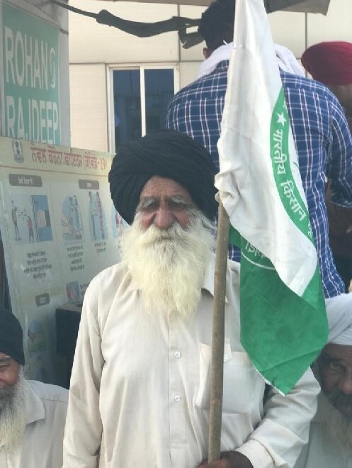 ਕਿਸਾਨਾਂ ਵੱਲੋਂ ਰੇਲ ਰੋਕੋ ਅੰਦੋਲਨ ਜਾਰੀ ਹੈ। ਕਿਸਾਨ ਸਮੇਂ ਦੀ ਸਰਕਾਰ ਖਿਲਾਫ ਪੂਰੀ ਤਰ੍ਹਾਂ ਡਟ ਗਏ ਹਨ। 