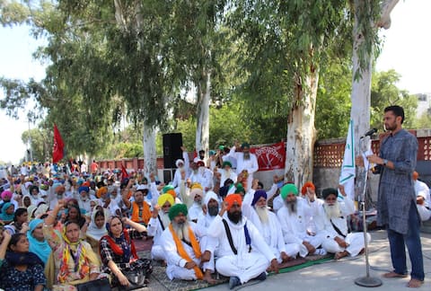 ਕਿਸਾਨ ਜਥੇਬੰਦੀਆਂ ਕਰਨਗੀਆਂ ਅੱਜ ਵੱਡਾ ਐਲਾਨ, ਚੰਡੀਗੜ੍ਹ 'ਚ ਬੁਲਾਈ ਮੀਟਿੰਗ ਕਿਸਾਨ ਜਥੇਬੰਦੀਆਂ ਕਰਨਗੀਆਂ ਅੱਜ ਵੱਡਾ ਐਲਾਨ, ਚੰਡੀਗੜ੍ਹ 'ਚ ਬੁਲਾਈ ਮੀਟਿੰਗ