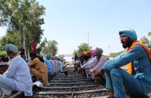 ਮੋਦੀ ਸਰਕਾਰ ਨੂੰ ਸੇਕ ਲਾਉਣ ਲਈ ਕਿਸਾਨਾਂ ਦਾ ਨਵਾਂ ਪੈਂਤੜਾ, ਬੀਜੇਪੀ ਲੀਡਰਾਂ 'ਤੇ ਸ਼ਿਕੰਜਾ ਮੋਦੀ ਸਰਕਾਰ ਨੂੰ ਸੇਕ ਲਾਉਣ ਲਈ ਕਿਸਾਨਾਂ ਦਾ ਨਵਾਂ ਪੈਂਤੜਾ, ਬੀਜੇਪੀ ਲੀਡਰਾਂ 'ਤੇ ਸ਼ਿਕੰਜਾ