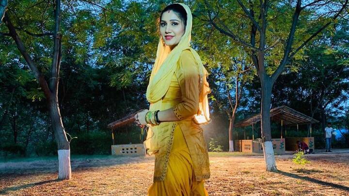 ਮਸ਼ਹੂਰ ਹਰਿਆਣਵੀਂ ਗਾਇਕਾ ਤੇ ਡਾਂਸਰ ਸਪਨਾ ਚੌਧਰੀ ਦੇ ਘਰ ਖੁਸ਼ਖਬਰੀ ਆਈ ਹੈ। ਮੀਡੀਆ ਰਿਪੋਰਟਾਂ ਮੁਤਾਬਕ ਸਪਨਾ ਨੇ ਬੇਟੇ ਨੂੰ ਜਨਮ ਦਿੱਤਾ ਹੈ। ਮਾਂ-ਪੁੱਤਰ ਦੋਵੇਂ ਬਿਲਕੁਲ ਤੰਦਰੁਸਤ ਹਨ।