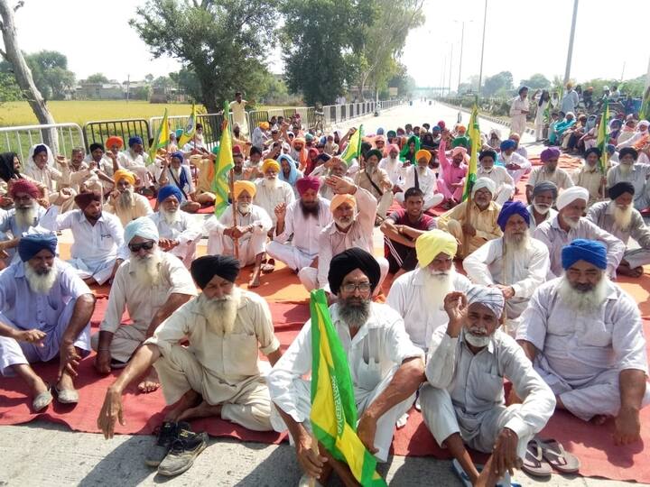 ਅੱਜ ਪੰਜਾਬ ਭਰ ਵਿੱਚ ਕਿਸਾਨ ਜਥੇਬੰਦੀਆਂ ਵੱਲੋਂ ਦੋ ਘੰਟਿਆਂ ਲਈ ਚੱਕਾ ਜਾਮ ਕੀਤਾ ਗਿਆ। ਖੇਤੀ ਕਾਨੂੰਨਾਂ ਖਿਲਾਫ ਹਰਿਆਣਾ ਦੇ ਕਿਸਾਨਾਂ 'ਤੇ ਪੁਲਿਸ ਲਾਠੀਚਾਰਜ ਖਿਲਾਫ ਪੰਜਾਬ ਦੇ ਕਿਸਾਨਾਂ ਨੇ 12 ਵਜੇ ਤੋਂ 2 ਵਜੇ ਤੱਕ ਚੱਕਾ ਜਾਮ ਕੀਤਾ ਹੈ। ਆਮ ਲੋਕਾਂ ਵੱਲੋਂ ਵੀ ਇਸ ਜਾਮ ਨੂੰ ਕਾਫੀ ਹੁੰਗਾਰਾ ਮਿਲ ਰਿਹਾ ਹੈ।
