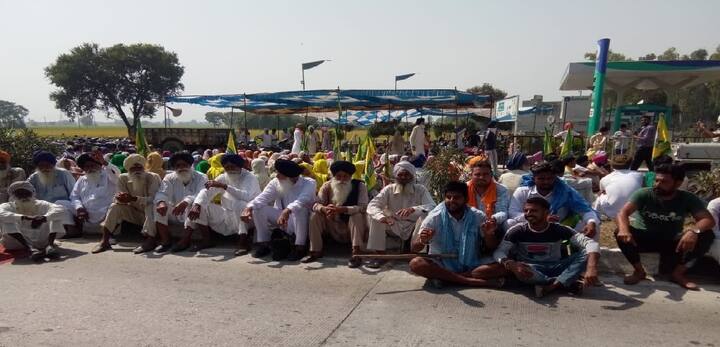 ਪ੍ਰਦਰਸ਼ਨਕਾਰੀ ਕਿਸਾਨਾਂ ਨੇ ਕਿਹਾ ਕਿ ਉਨ੍ਹਾਂ ਵੱਲੋਂ ਸ਼ੁੱਕਰਵਾਰ ਨੂੰ ਹਰਿਆਣਾ ਵਿੱਚ ਕਿਸਾਨਾਂ 'ਤੇ ਲਾਠੀਚਾਰਜ ਖਿਲਾਫ 2 ਘੰਟਿਆਂ ਲਈ ਰੋਡ ਜਾਮ ਕੀਤਾ ਜਾ ਰਿਹਾ ਹੈ। ਉਨ੍ਹਾਂ ਦਾ ਸੰਘਰਸ਼ ਉਦੋਂ ਤੱਕ ਜਾਰੀ ਰਹੇਗਾ ਜਦੋਂ ਤੱਕ ਖੇਤੀ ਕਾਨੂੰਨਾਂ ਨੂੰ ਰੱਦ ਨਹੀਂ ਕੀਤਾ ਜਾਂਦਾ।