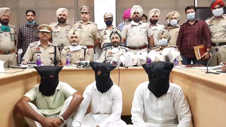 Bathinda jewelery robbery worth crores of rupees arrested by police ਕਰੋੜਾਂ ਰੁਪਏ ਦੇ ਗਹਿਣੇ ਲੈ ਕੇ ਫਰਾਰ ਹੋਏ ਲੁਟੇਰੇ ਇੰਝ ਆਏ ਅੜਿੱਕੇ