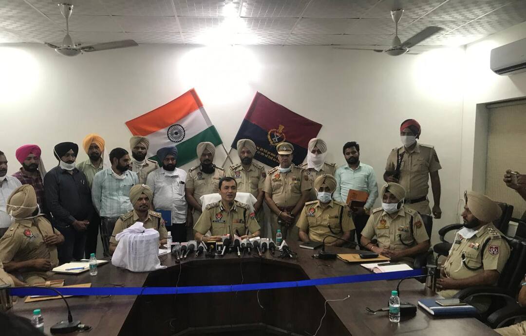 Five kg heroin worth 25 crore rupee recovered from border farms ਸਰਹੱਦੀ ਖੇਤਾਂ 'ਚੋਂ ਮਿਲੀ 25 ਕਰੋੜ ਦੀ ਹੈਰੋਇਨ