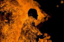 ਵਪਾਰ 'ਚ ਧੋਖਾ ਨਾ ਹੋਇਆ ਬਰਦਾਸ਼ਤ, ਪੂਰੇ ਪਰਿਵਾਰ ‘ਤੇ ਡੀਜ਼ਲ ਛਿੜਕ ਲਾਈ ਅੱਗ, ਫਿਰ ਕੀਤੀ ਖੁਦਕੁਸ਼ੀ