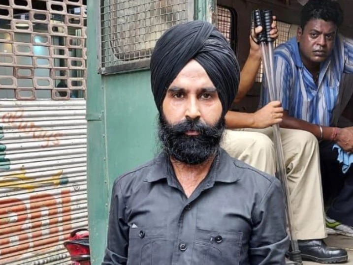 West Bengal Police clarification on falling turban of Sikh main during arrest  ਸਿੱਖ ਸੁਰੱਖਿਆ ਕਰਮੀ ਦੀ ਪੱਗ ਲਹਿਣ ਦਾ ਮਾਮਲਾ ਭਖਿਆ, ਪੱਛਮੀ ਬੰਗਾਲ ਪੁਲਿਸ ਨੇ ਦਿੱਤੀ ਸਫਾਈ