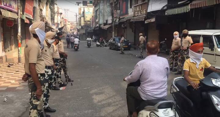 ਜਦਕਿ ਇਸ ਦੌਰਾਨ ਜਲੰਧਰ 'ਚ ਆਵਾਜਾਈ ਆਮ ਵਾਂਗ ਨਜ਼ਰ ਆਈ।