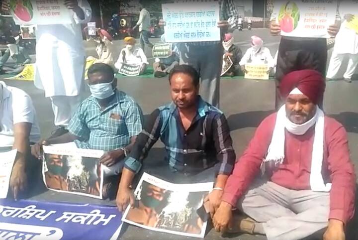 ਇਸ ਦੇ ਨਾਲ ਹੀ ਬਠਿੰਡਾ ਦੇ ਬੱਸ ਸਟੈਂਡ 'ਤੇ ਵੀ ਪੰਜਾਬ ਬੰਦ ਦੌਰਾਨ ਕੈਬਨਿਟ ਮੰਤਰੀ ਧਰਮਸੋਧ ਵਜੀਫਾ ਘੁਟਾਲਾ ਅਤੇ ਉੱਤਰ ਪ੍ਰਦੇਸ਼ ਬਲਾਤਕਾਰ ਕੇਸ ਦੇ ਦੋਸ਼ੀਆਂ ਨੂੰ ਸਜ਼ਾ ਦਵਾਉਣ ਦੀ ਮੰਗ ਕੀਤੀ ਜਾ ਰਹੀ ਹੈ।