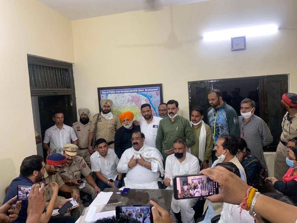 Attack on BJP Punjab president Ashwani Sharma, attacker escapes ਬੀਜੇਪੀ ਦੇ ਪੰਜਾਬ ਪ੍ਰਧਾਨ 'ਤੇ ਹਮਲਾ, ਹਮਲਾਵਰ ਫਰਾਰ  