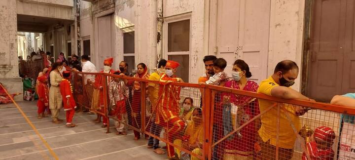 ਦਸ ਦਿਨਾਂ ਮੇਲੇ ਦੌਰਾਨ ਜੋ ਪਰਿਵਾਰ ਆਪਣੇ ਬੱਚੇ ਜਾਂ ਕਿਸੇ ਪਰਿਵਾਰਕ ਮੈਂਬਰ ਨੂੰ ਲੰਗੂਰ ਬਣਾਉਂਦਾ ਹੈ ਉਸ ਪਰਿਵਾਰ ਦੇ ਵਿੱਚ ਬ੍ਰਹਮ ਚਾਰ ਵਰਤ ਦੀ ਪਾਲਣਾ ਕੀਤੀ ਜਾਂਦੀ ਹੈ। ਮੇਲੇ ਦੇ ਆਖਰੀ ਦਿਨ ਦੁਸਹਿਰੇ ਤੋਂ ਬਾਅਦ ਰਾਵਣ ਦਹਿਨ ਉਪਰੰਤ ਇਸ ਵੇਸਭੂਸ਼ਾ ਲਈ ਕੱਪੜੇ ਤਿਆਗੇ ਜਾਂਦੇ ਹਨ।