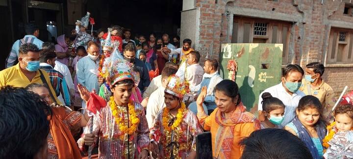 ਸਦੀਆਂ ਤੋਂ ਲੰਗੂਰ ਮੇਲਾ ਅੰਮ੍ਰਿਤਸਰ ਦੇ ਵਿੱਚ ਸ਼ਾਨੋ ਸ਼ੌਕਤ ਦੇ ਨਾਲ ਮਨਾਇਆ ਜਾਂਦਾ ਹੈ ਅਤੇ ਸ਼ਹਿਰ ਦੇ ਹਰ ਵਰਗ ਦੇ ਲੋਕ ਇਸ ਵਿਚ ਵੱਧ ਚੜ੍ਹ ਕੇ ਸ਼ਿਰਕਤ ਕਰਦੇ ਹਨ।