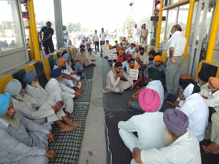 ਕਿਸਾਨ ਜਥੇਬੰਦੀਆਂ ਵੱਲੋਂ ਖੇਤੀ ਕਾਨੂੰਨਾਂ ਖ਼ਿਲਾਫ਼ ਪੰਜਾਬ ਭਰ 'ਚ ਪ੍ਰਦਰਸ਼ਨ ਜਾਰੀ ਹਨ। ਕਿਸਾਨ ਜਥੇਬੰਦੀਆਂ ਮੋਦੀ ਦੇ ਪੁਤਲੇ ਫੂਕ ਕੇ ਰੋਸ ਪ੍ਰਦਰਸ਼ਨ ਕਰ ਰਹੀਆਂ ਹਨ। 