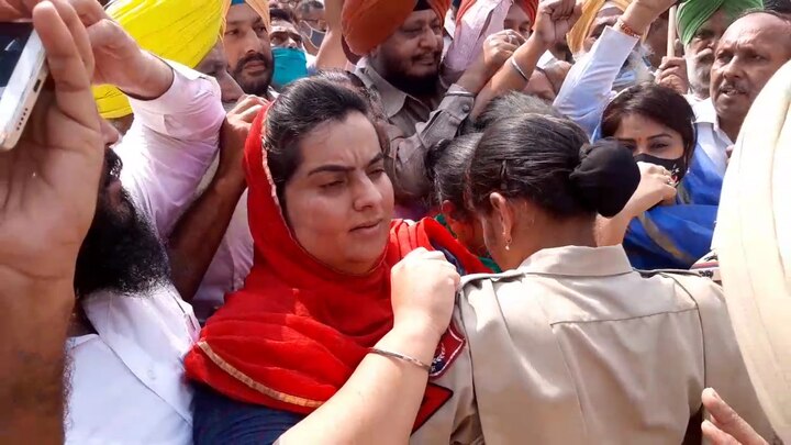 ਪ੍ਰਦਰਸ਼ਨਕਾਰੀਆਂ ਨੇ ਮੰਗ ਕਰਦਿਆਂ ਕਿਹਾ ਕਿ ਪੰਜਾਬ ਸਰਕਾਰ ਜੋ ਥਰਮਲ ਪਲਾਂਟ ਦੀ ਜ਼ਮੀਨ ਵੇਚ ਰਹੀ ਹੈ ਜਿਸ ਦੀ ਮਿਲੀ ਭੁਗਤ ਇਸ ਮੰਤਰੀ ਖਜ਼ਾਨਾ ਮਨਪ੍ਰੀਤ ਸਿੰਘ ਬਾਦਲ ਦੀ ਹੈ।