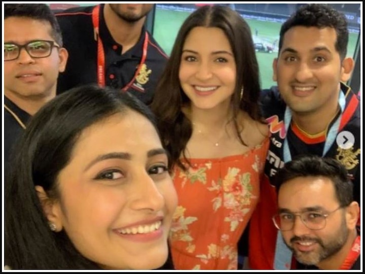 IPL 2020: yajuvendra Chahal's fiance with Anushka Sharma, baby bump floated in the photo IPL 2020: ਅਨੁਸ਼ਕਾ ਸ਼ਰਮਾ ਨਾਲ ਦਿਖੀ ਚਹਿਲ ਦੀ ਮੰਗੇਤਰ, ਫੋਟੋ 'ਚ ਫਲੌਂਟ ਕੀਤਾ ਬੇਬੀ ਬੰਪ