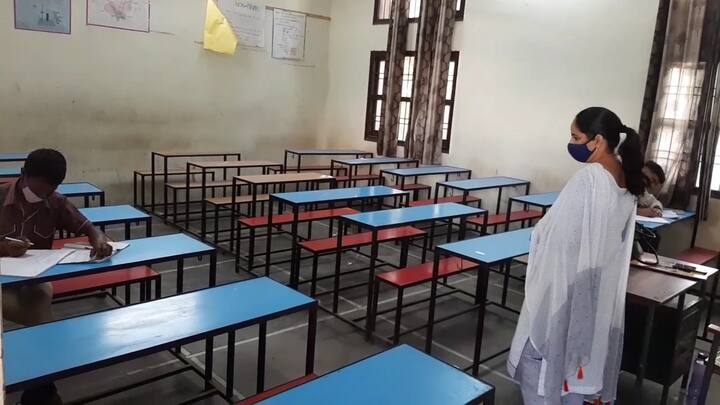  ਦੂਜੇ ਪਾਸੇ ਜ਼ਿਲ੍ਹਾ ਸਿੱਖਿਆ ਅਫ਼ਸਰ ਮਨਿੰਦਰ ਕੌਰ ਨੇ ਕਿਹਾ ਕਿ ਅੱਜ ਅਸੀਂ ਸਕੂਲ ਖੋਲ੍ਹੇ ਹਨ ਜਿਸ ਦੇ ਚੱਲਦਿਆਂ 20 ਤੋਂ ਵੱਧ ਬੱਚੇ ਇੱਕ ਕਲਾਸ ਵਿੱਚ ਦਾਖਲ ਨਹੀਂ ਹੋਣਗੇ।