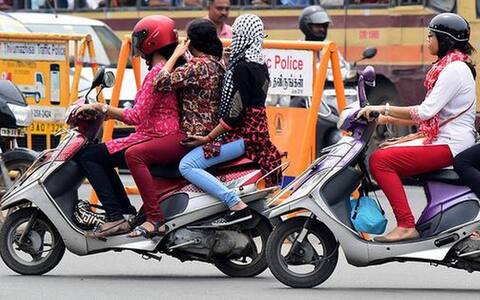 ਹੁਣ ਬੱਚਿਆਂ ਨੂੰ ਵੀ ਸਕੂਟਰ-ਮੋਟਰਸਾਈਕਲ 'ਤੇ ਪਾਉਣਾ ਪਏਗਾ ਹੈਲਮੇਟ, ਨਹੀਂ ਤਾਂ ਲਾਇਸੈਂਸ ਸਸਪੈਂਡ ਹੁਣ ਬੱਚਿਆਂ ਨੂੰ ਵੀ ਸਕੂਟਰ-ਮੋਟਰਸਾਈਕਲ 'ਤੇ ਪਾਉਣਾ ਪਏਗਾ ਹੈਲਮੇਟ, ਨਹੀਂ ਤਾਂ ਲਾਇਸੈਂਸ ਸਸਪੈਂਡ