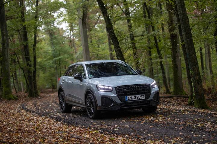 Audi Q2 'ਚ 7 ਸਪੀਡ ਡਿਊਲ ਕਲੱਚ ਆਟੋਮੈਟਿਕ ਗੀਅਰਬੌਕਸ ਅਤੇ ਆਲ ਵੀਲ ਡ੍ਰਾਇਵ ਦਿੱਤਾ ਗਿਆ ਹੈ। ਸਪੀਡ ਦੀ ਗੱਲ ਕਰੀਏ ਤਾਂ ਇਹ ਮਹਿਜ਼ 6.5 ਸਕਿੰਟ 'ਚ 0-100kmp1 ਦੀ ਰਫਤਾਰ ਫੜ ਸਕਦੀ ਹੈ।